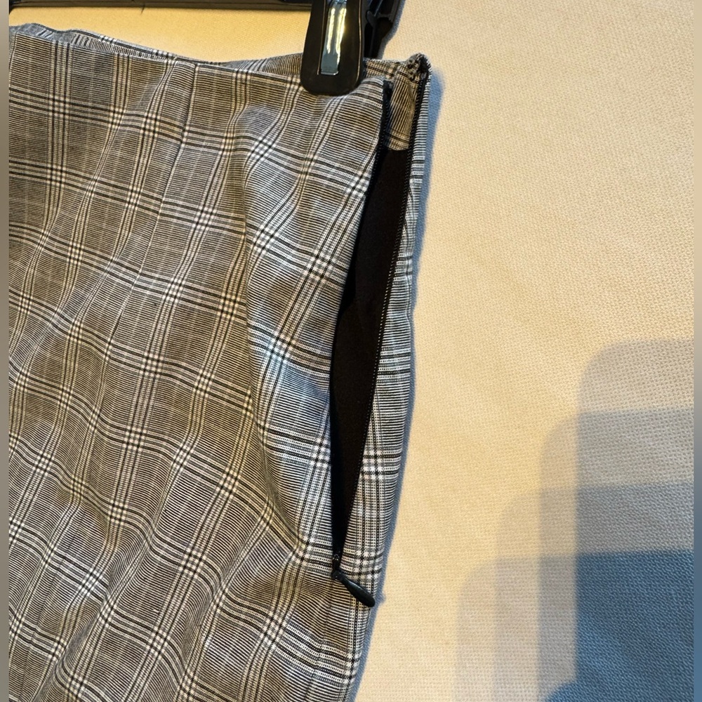 WAYF Grey Plaid Mini Skirt – Size M - Picture 5 of 5